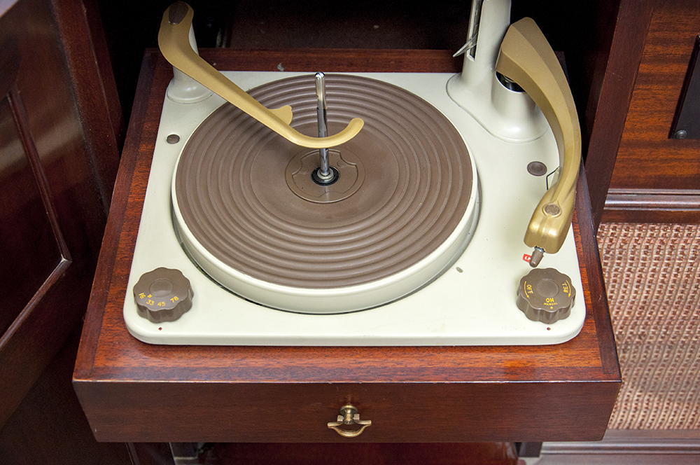 Capehart Phonograph/Radio