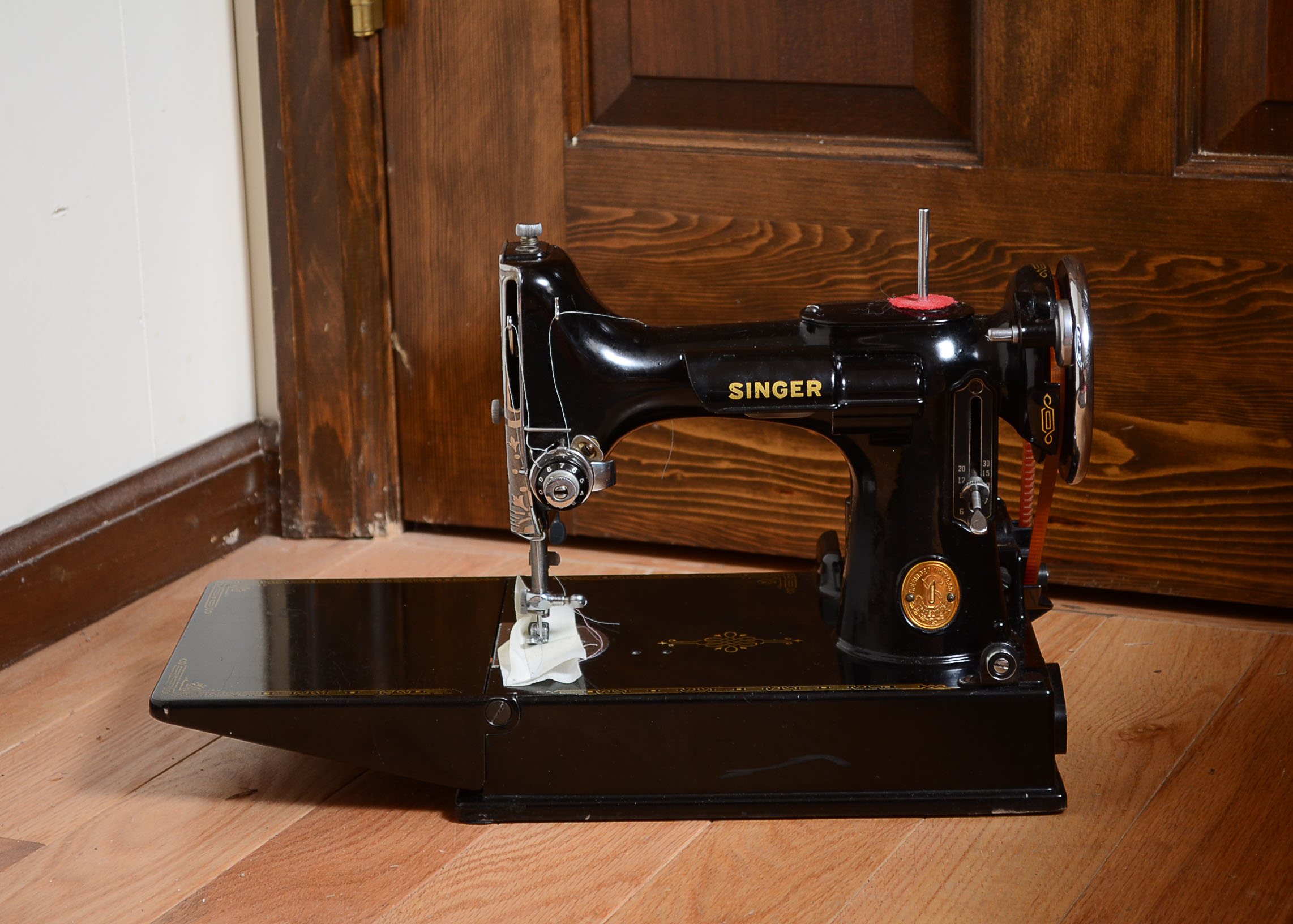 1950s Singer Featherweight Sewing Machine and Sewing Basket