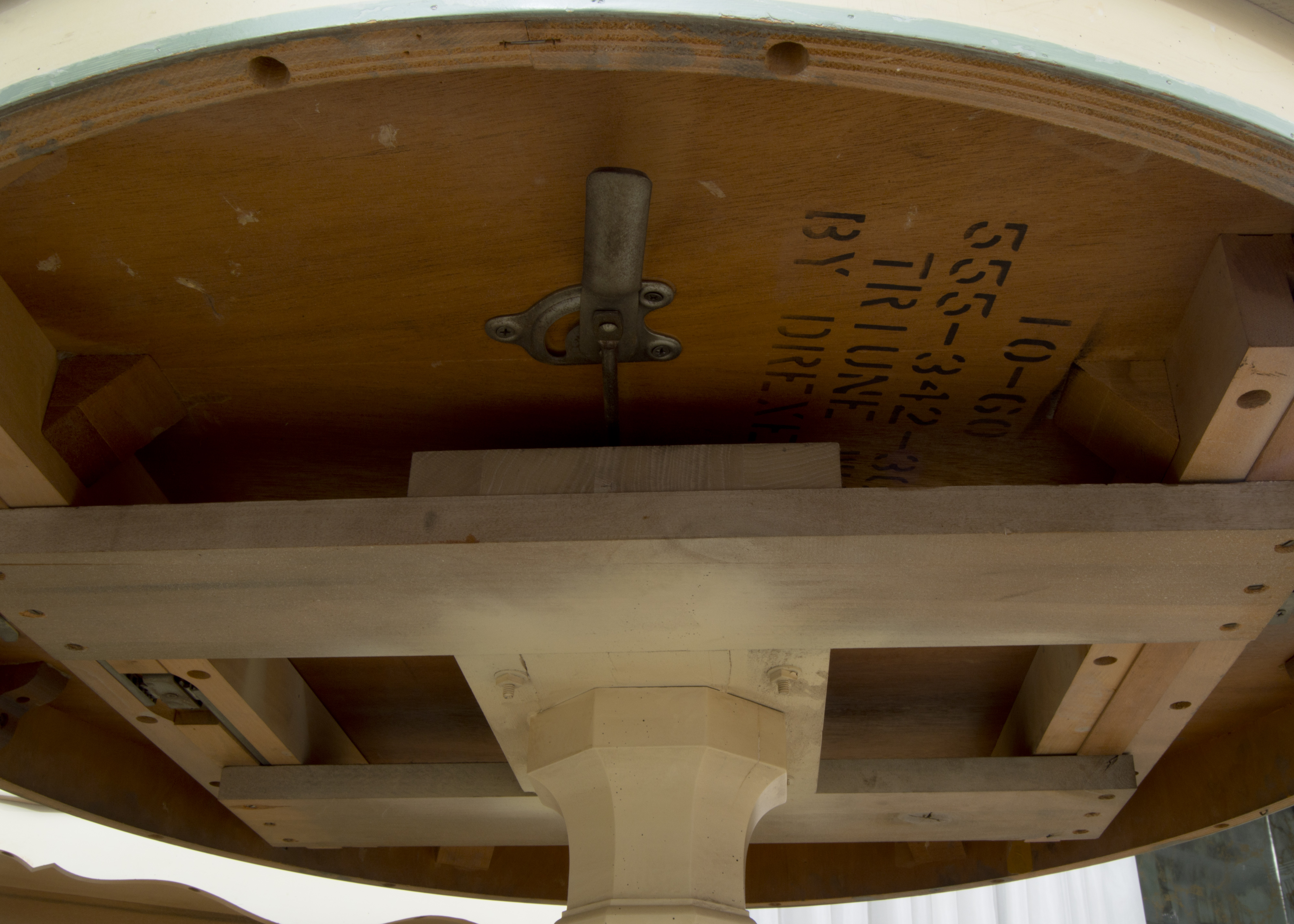 Drexel Heritage Triune Round Table