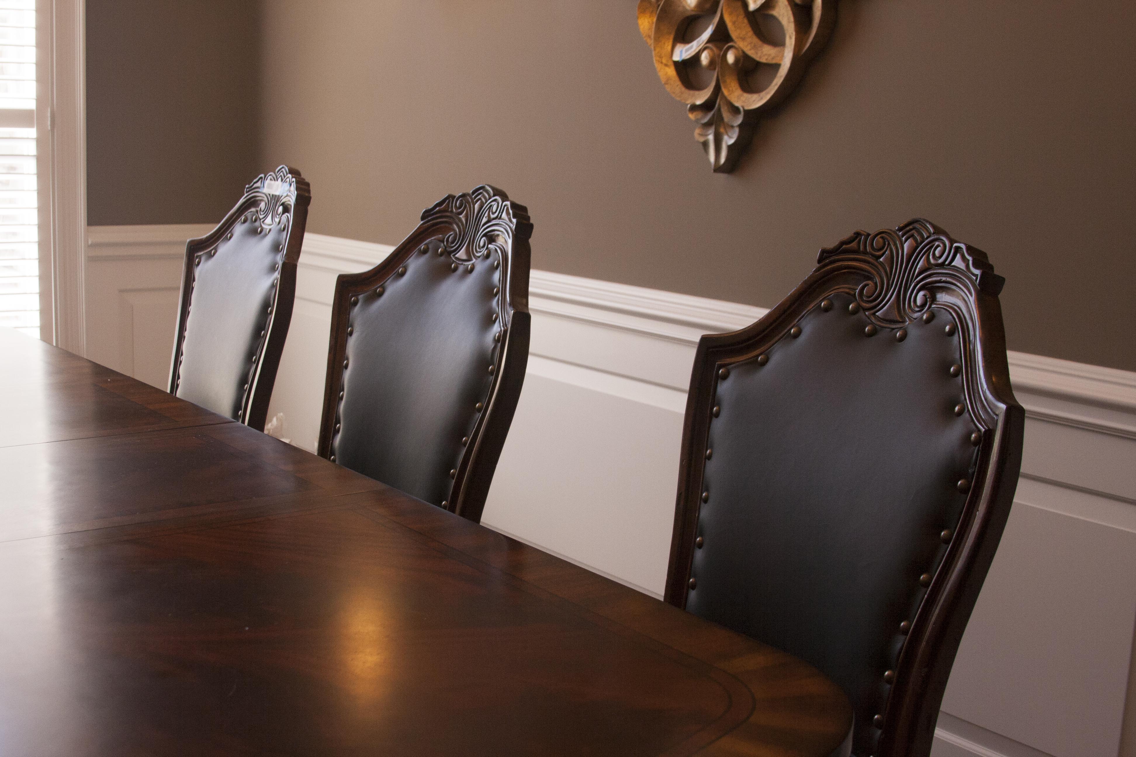 Broyhill Dining Table and Chairs