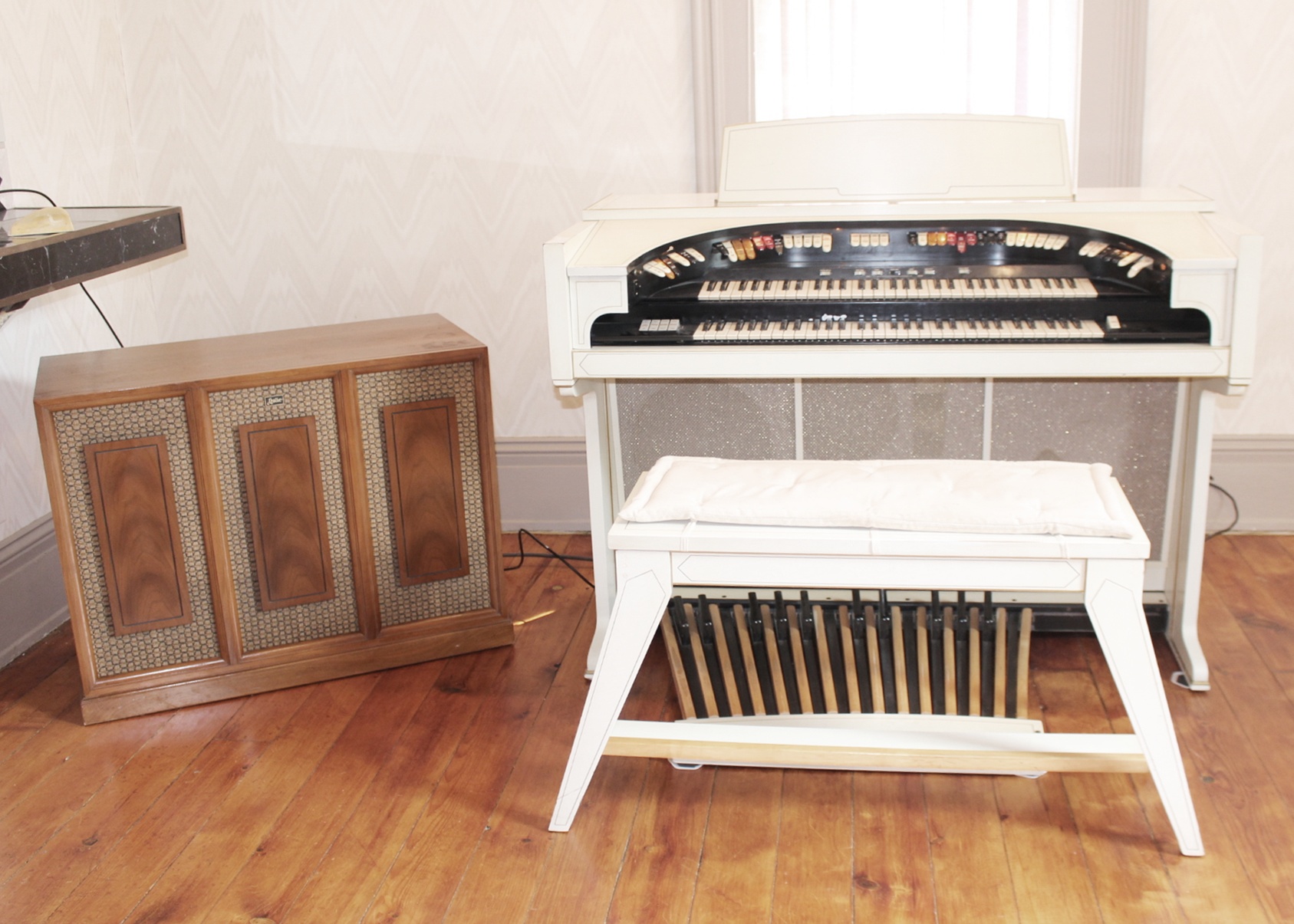 Conn Theater Organ Model 640 and Leslie Speaker
