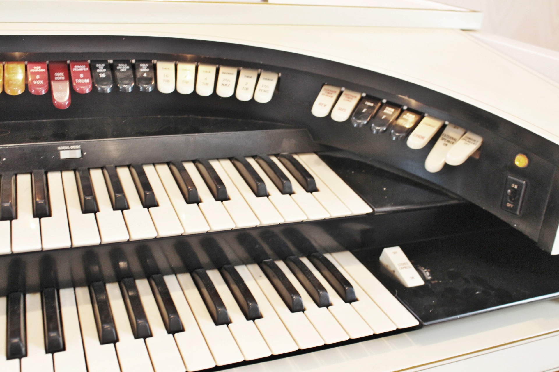 Conn Theater Organ Model 640 and Leslie Speaker