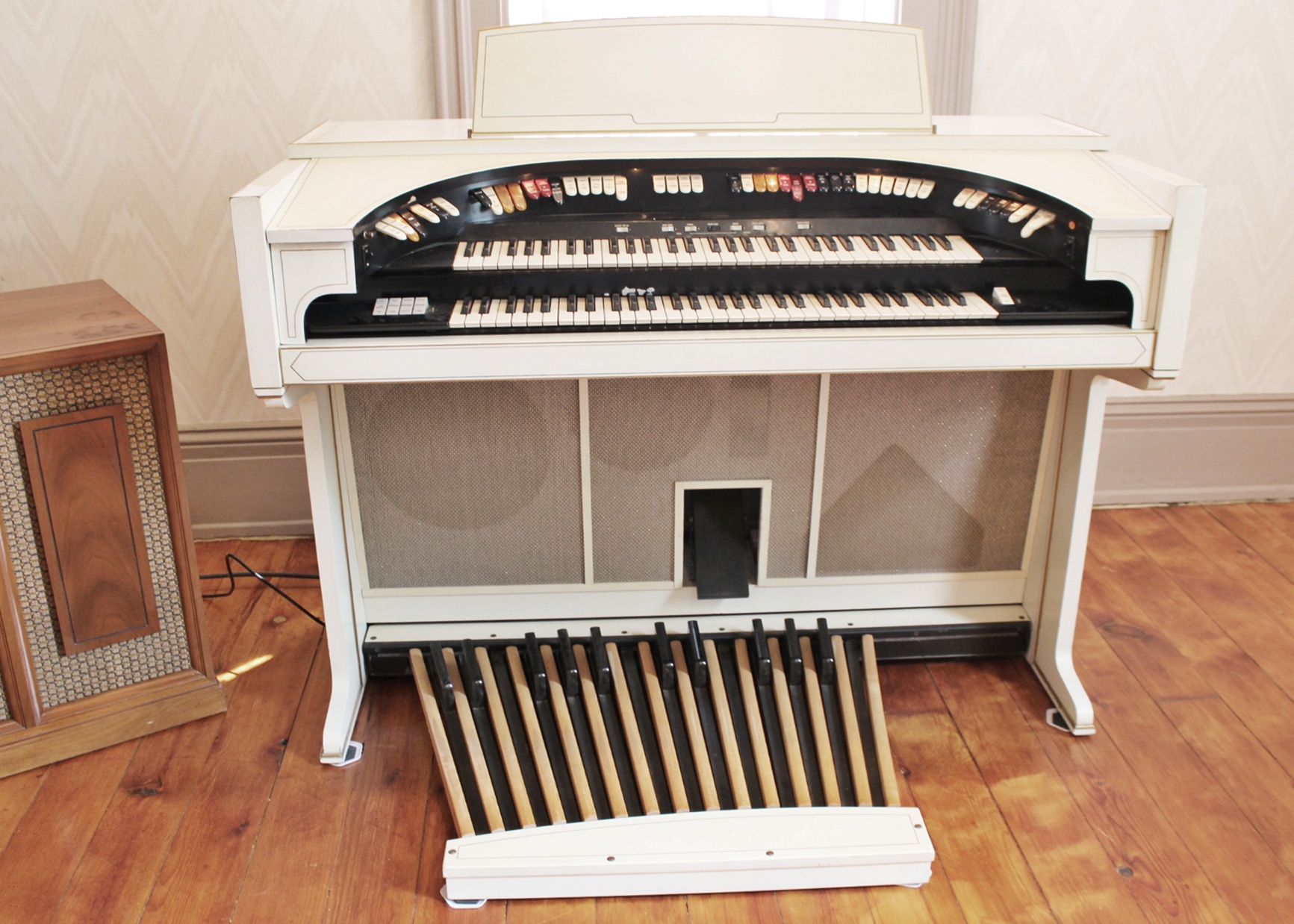 Conn Theater Organ Model 640 and Leslie Speaker