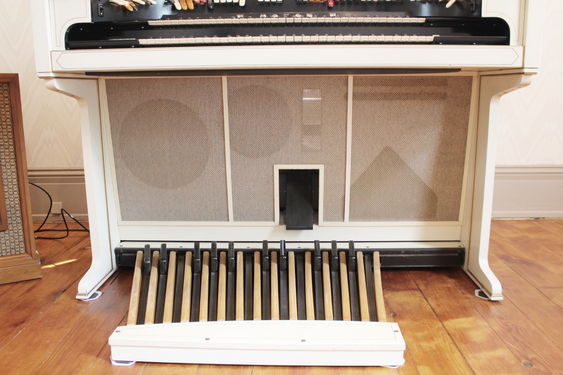 Conn Theater Organ Model 640 and Leslie Speaker