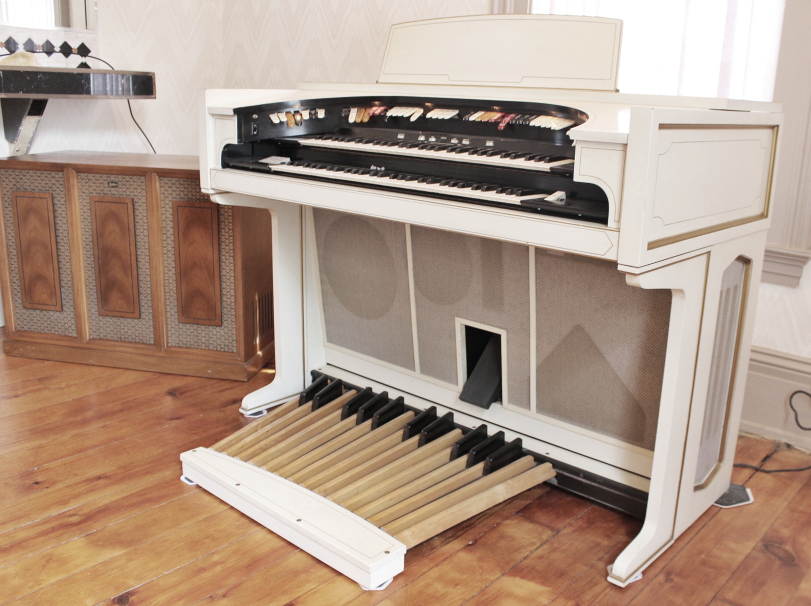 Conn Theater Organ Model 640 and Leslie Speaker