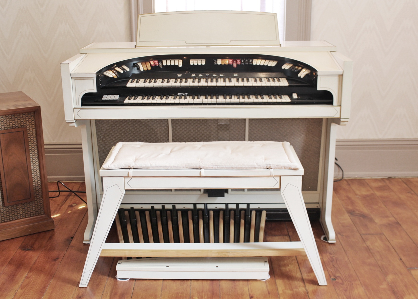Conn Theater Organ Model 640 and Leslie Speaker