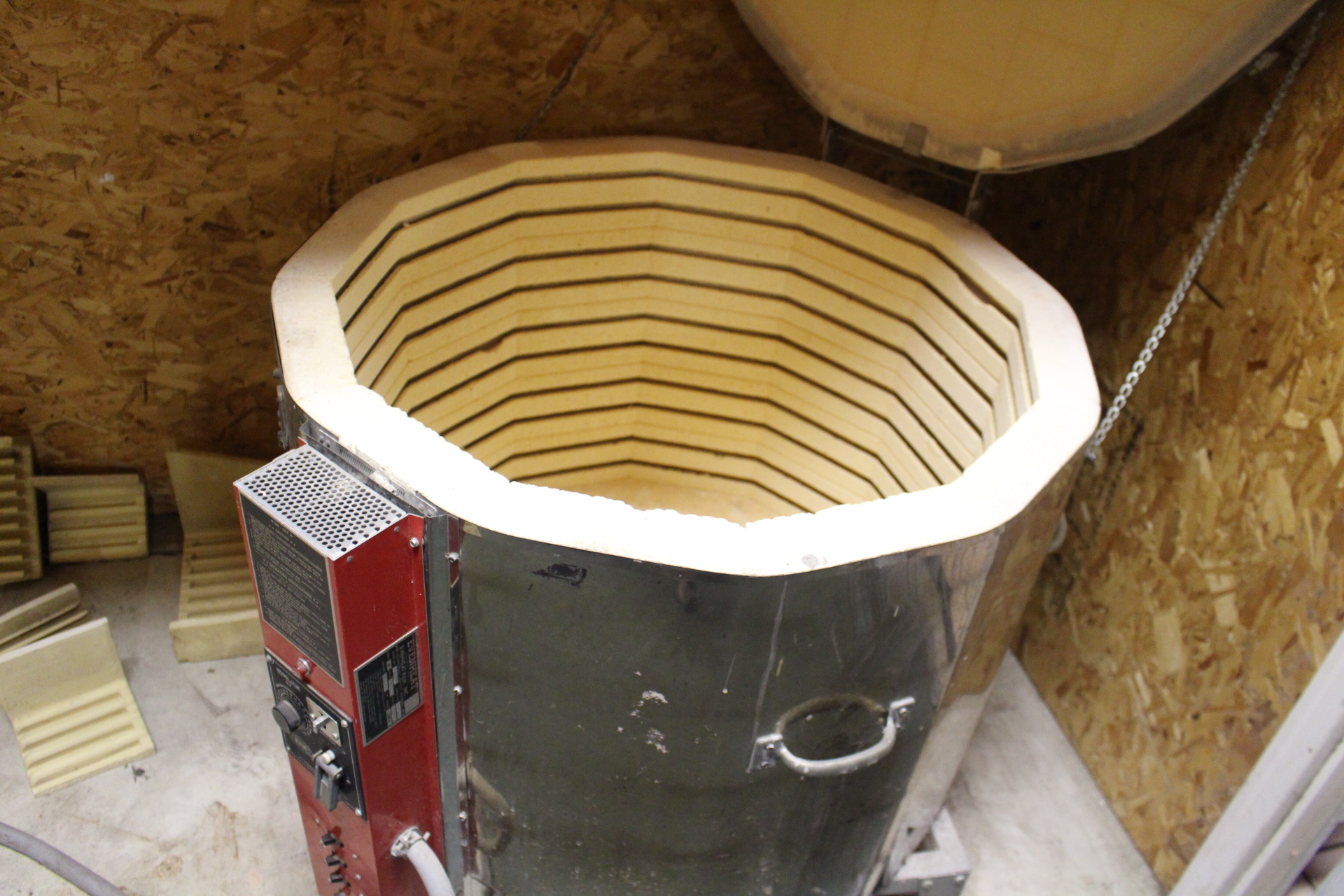 "Evenheat" Manual Kiln w/ Kiln Sitter Control and Supplies