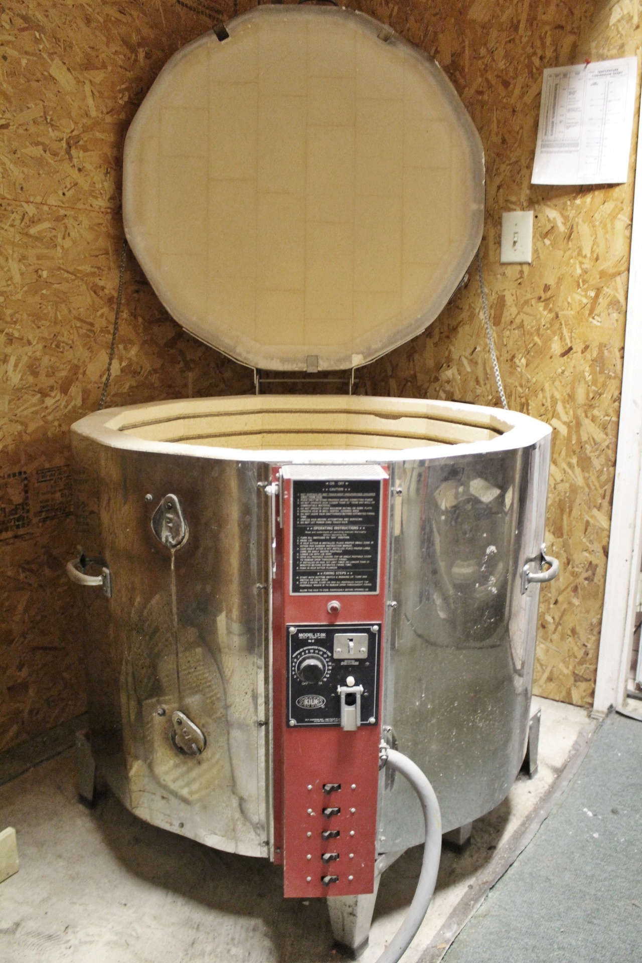 "Evenheat" Manual Kiln w/ Kiln Sitter Control and Supplies