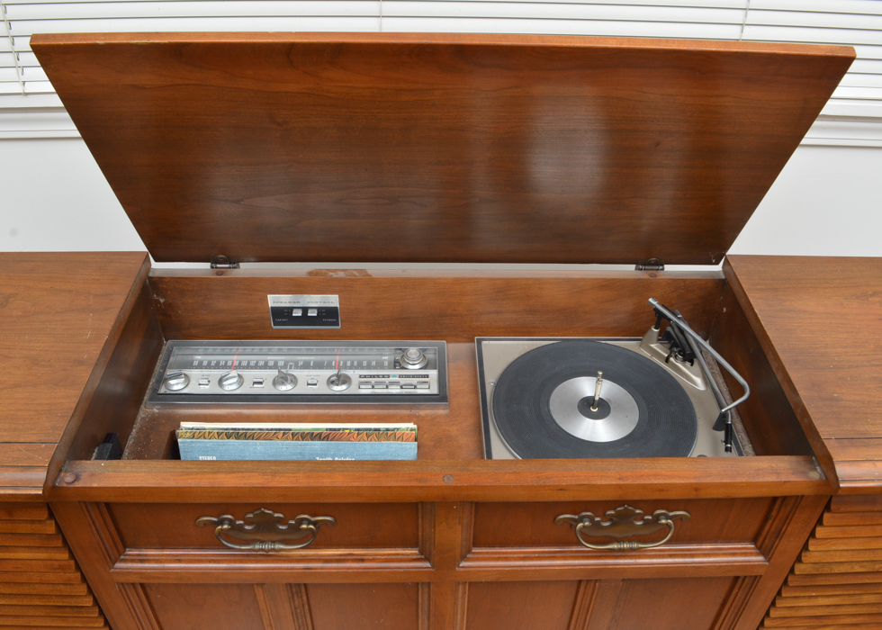 Vintage Stereo Cabinet with Receiver and Turn Table