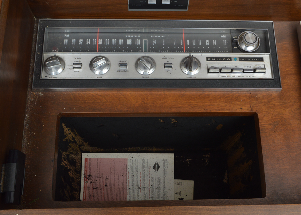 Vintage Stereo Cabinet with Receiver and Turn Table