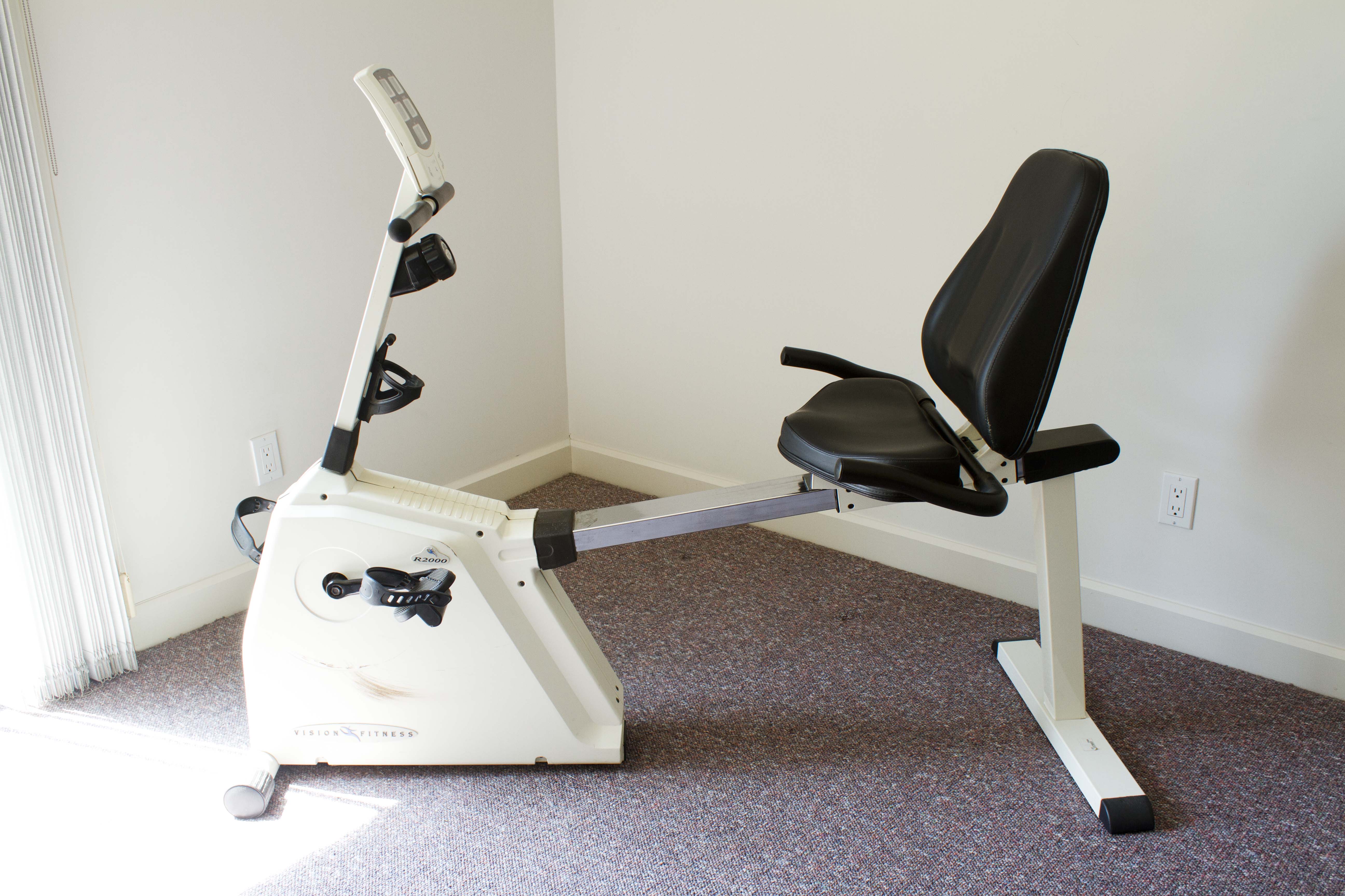 Vision fitness hot sale r2000 recumbent bike