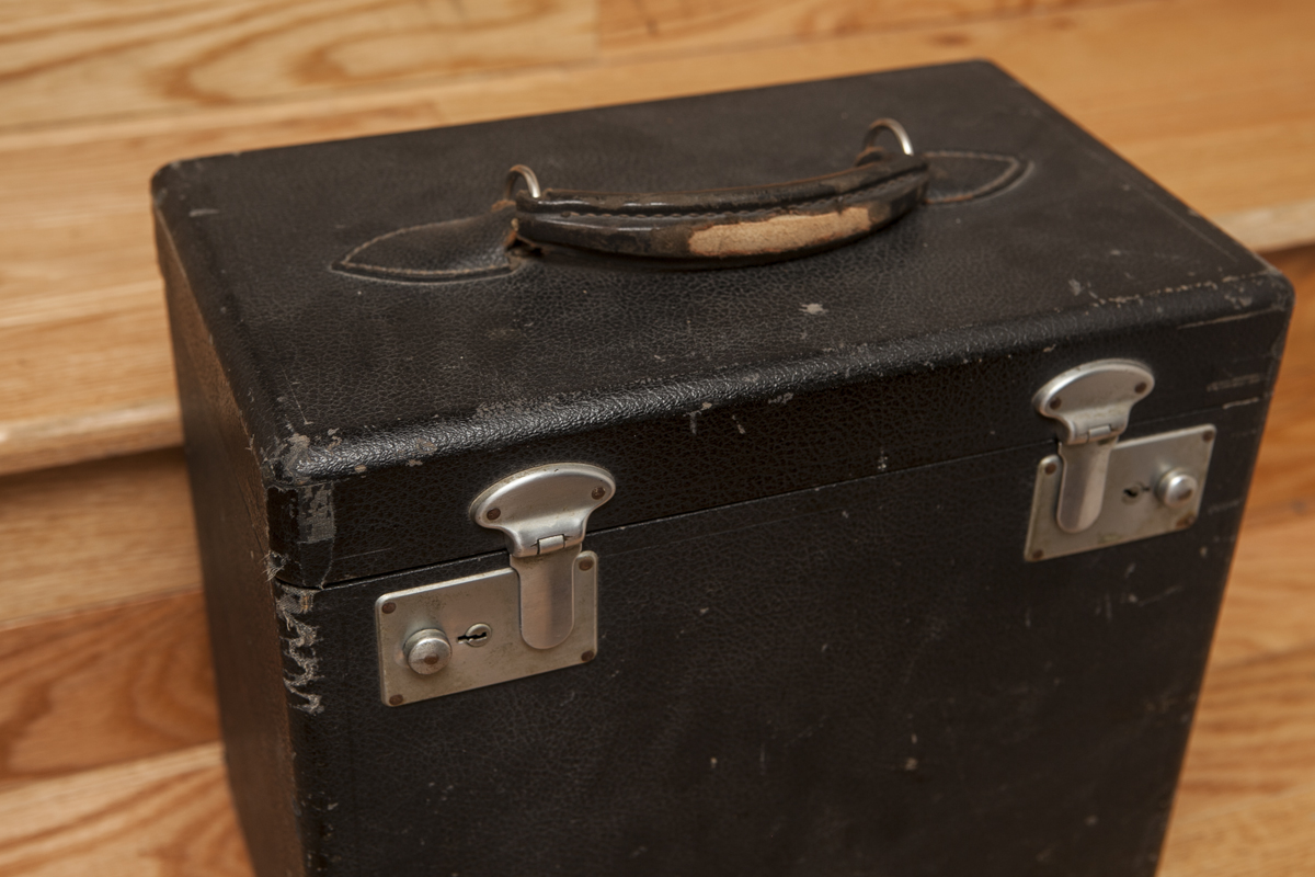1950s Singer Featherweight Sewing Machine and Sewing Basket