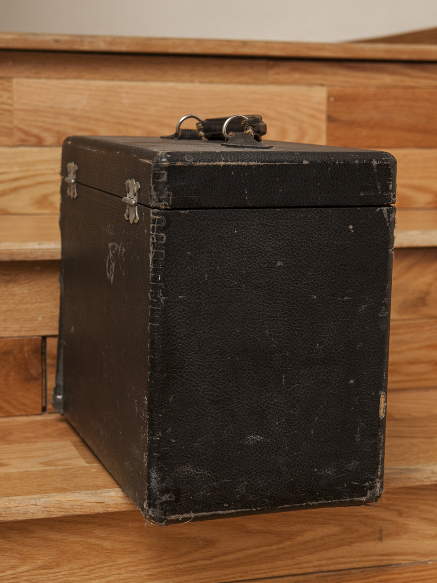 1950s Singer Featherweight Sewing Machine and Sewing Basket