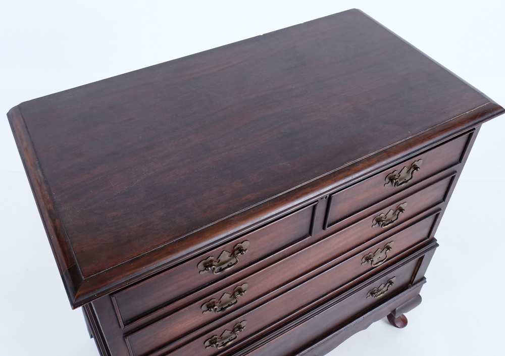 Lane Colonial Style Cedar Chest