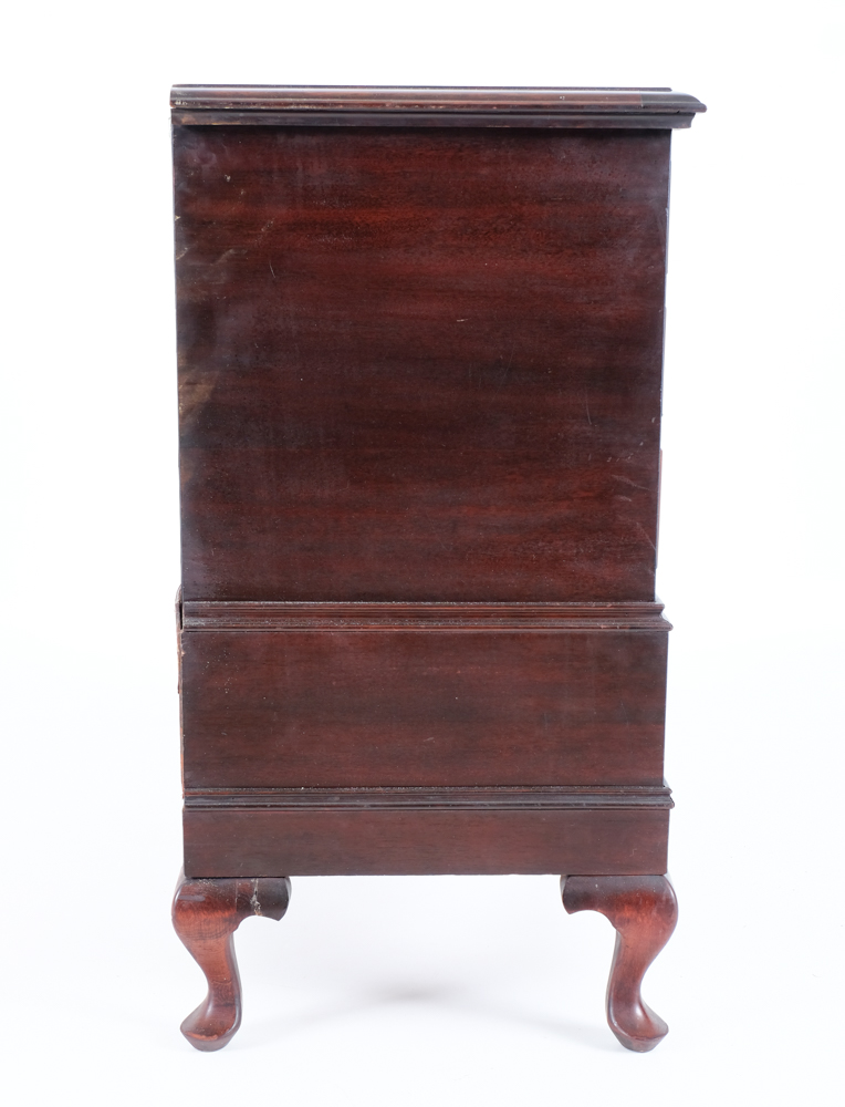 Lane Colonial Style Cedar Chest