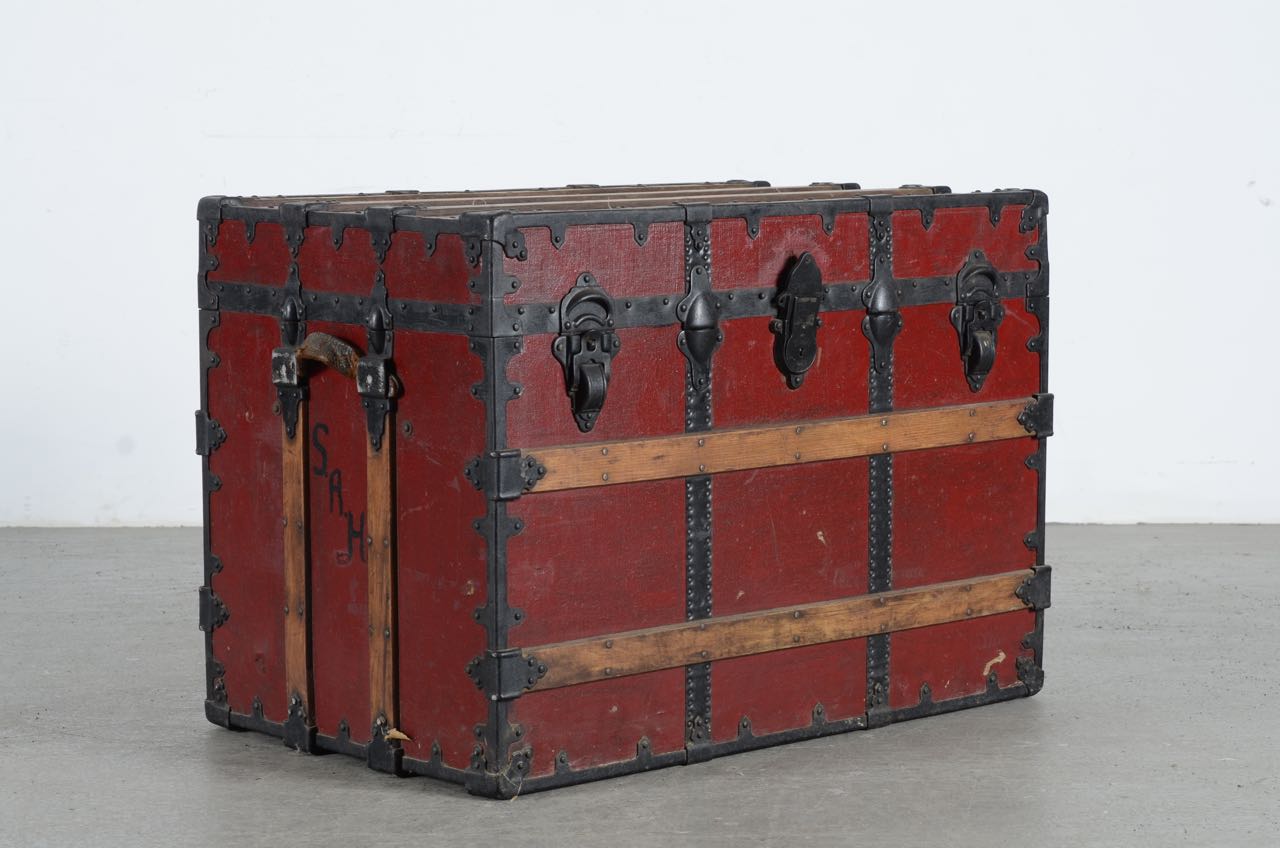 B.B.&B. Antique Steamer Trunk | EBTH