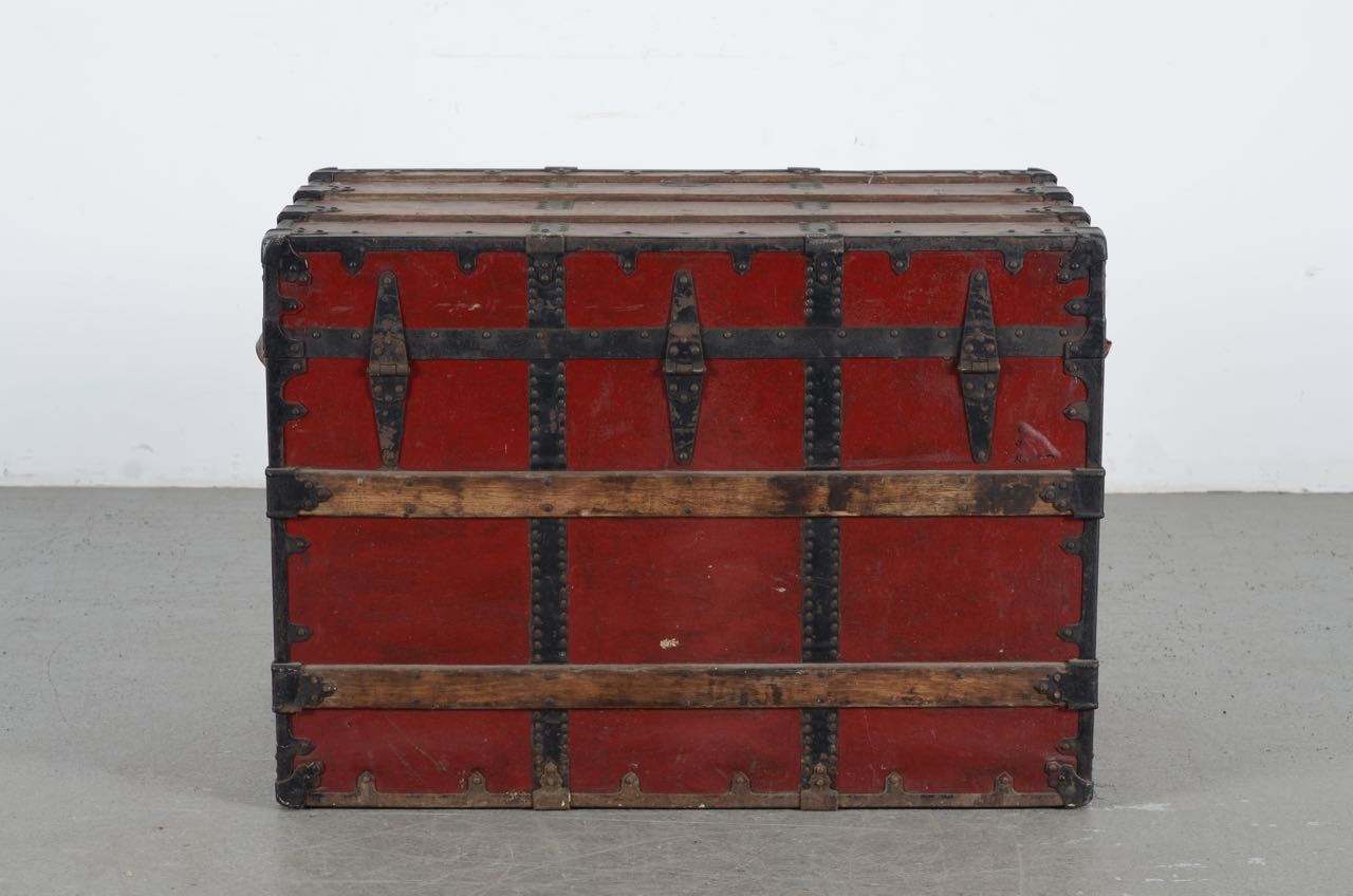 B.B.&B. Antique Steamer Trunk | EBTH