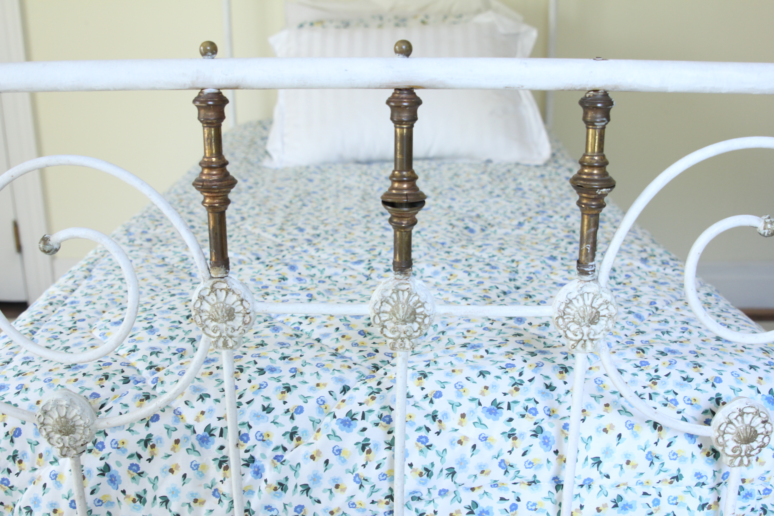 Antique Iron and Brass Trundle Bed