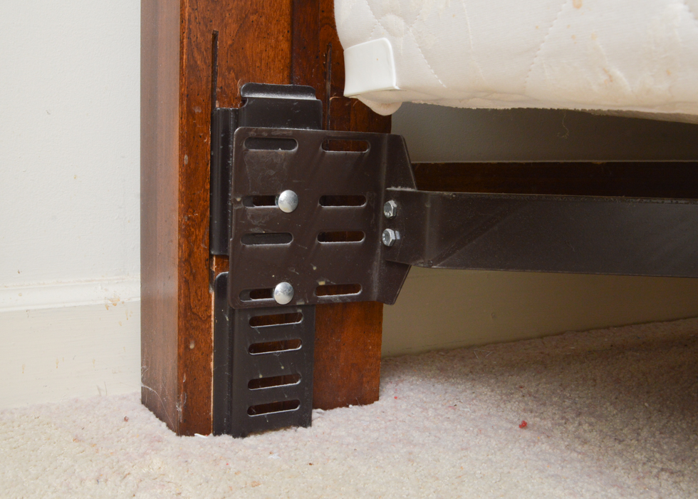 Craftmatic Adjustable Bed with Headboard