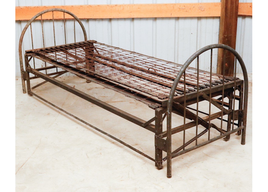 Antique Metal Trundle Bed