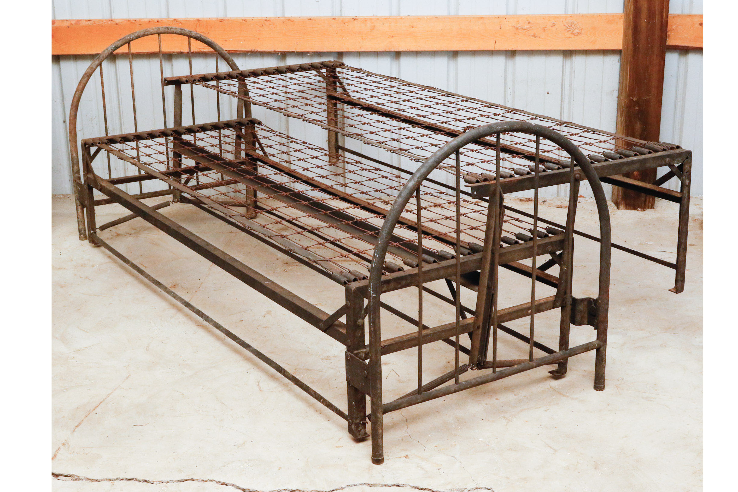 Antique Metal Trundle Bed