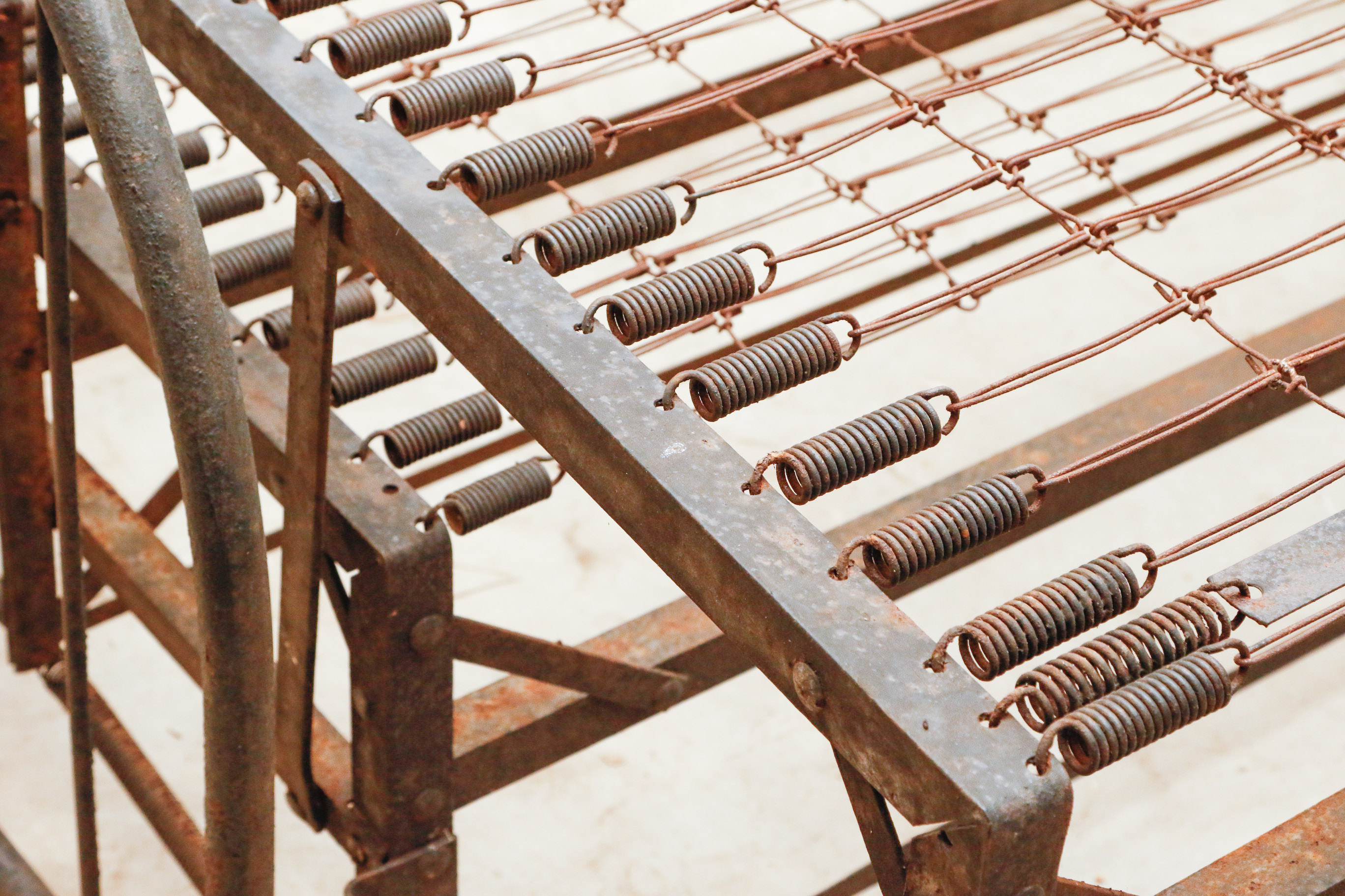 Antique Metal Trundle Bed