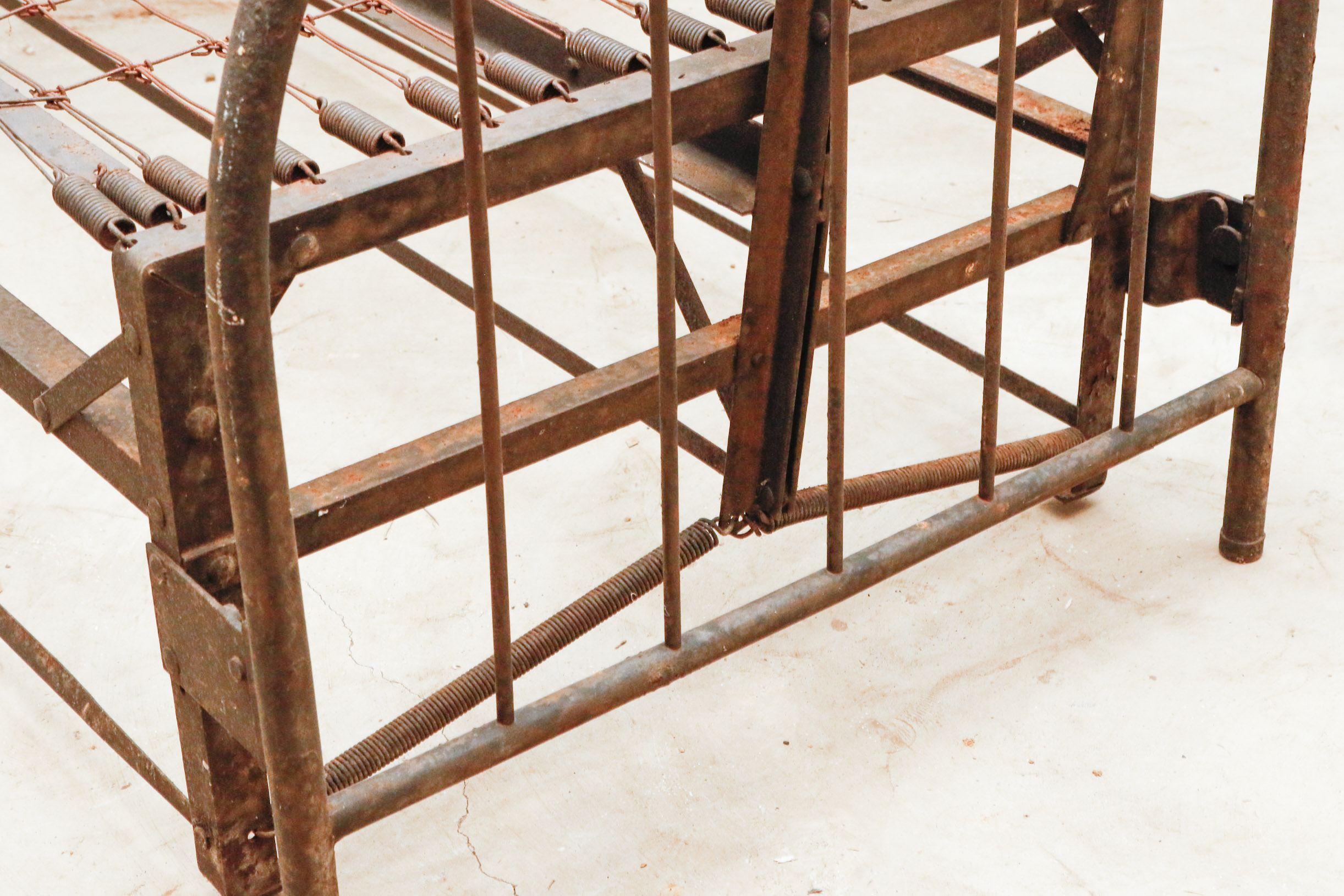 Antique Metal Trundle Bed