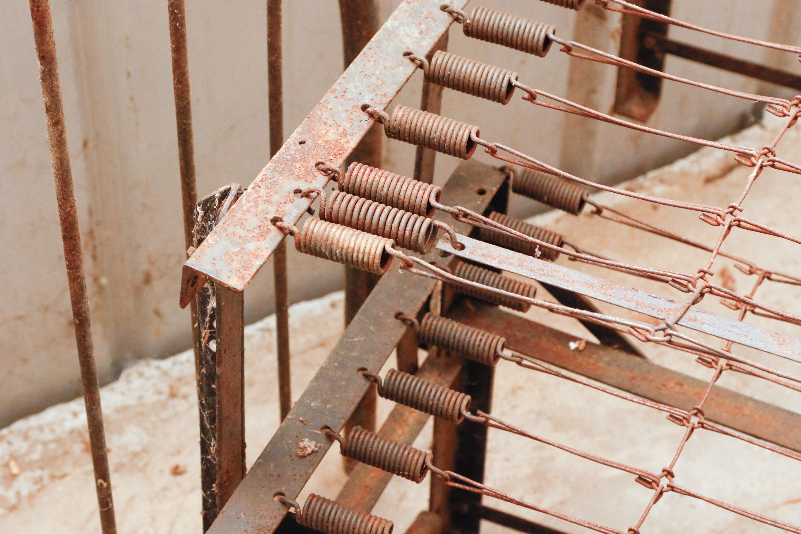Antique Metal Trundle Bed
