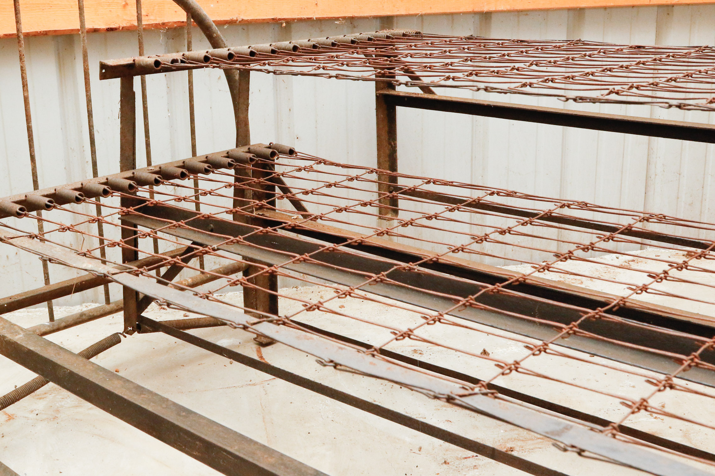 Antique Metal Trundle Bed