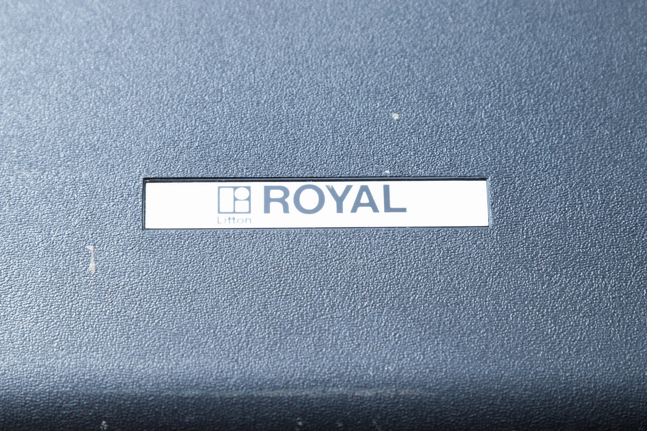 Vintage Royal Apollo 12-GT Typewriter