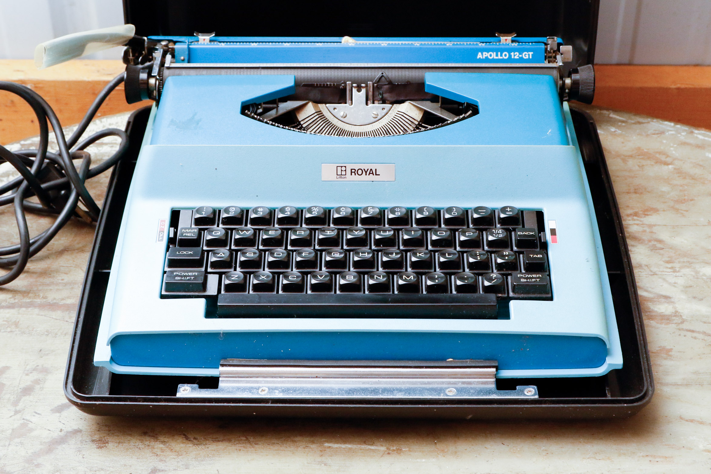 Vintage Royal Apollo 12-GT Typewriter