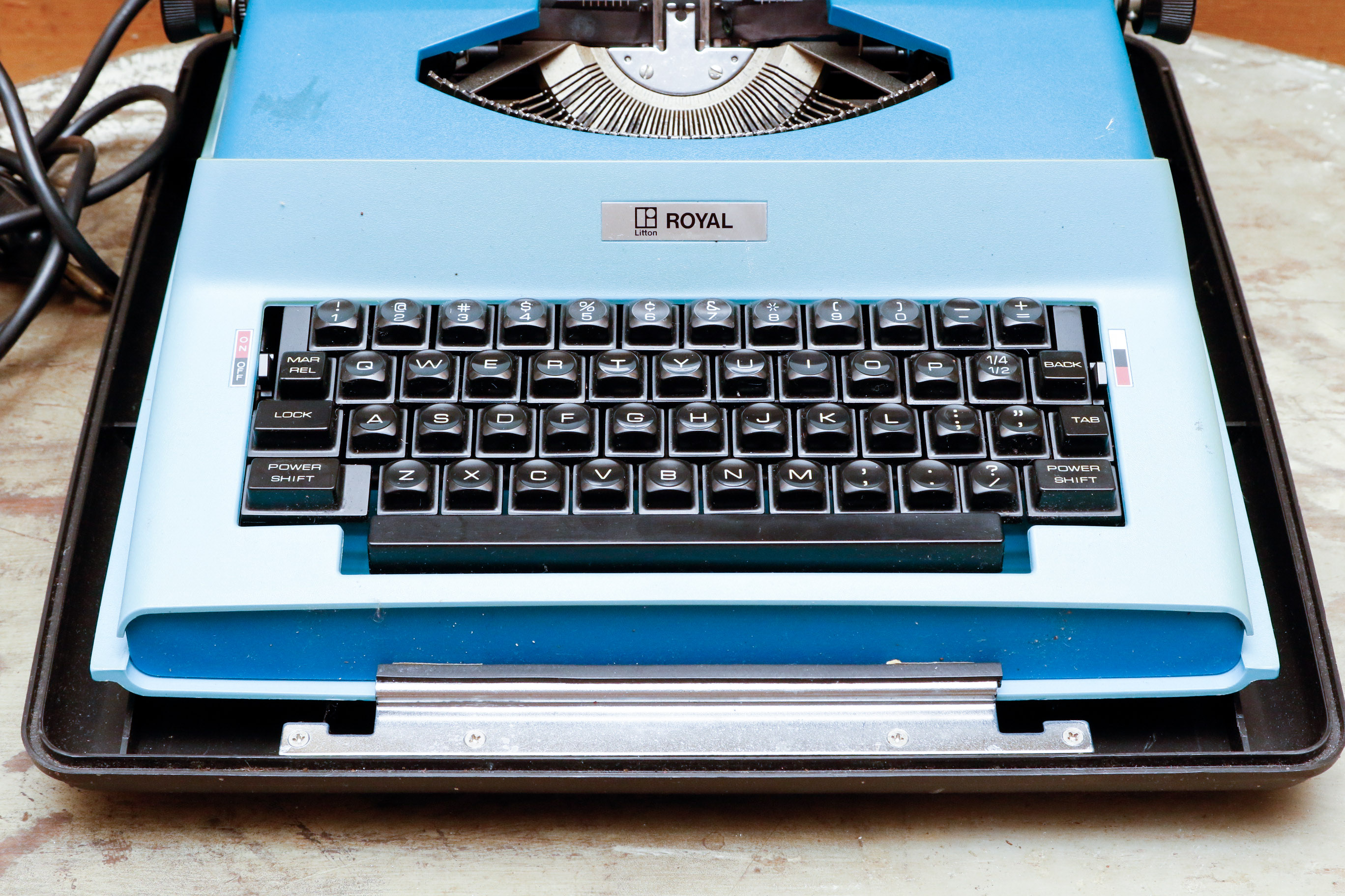 Vintage Royal Apollo 12-GT Typewriter