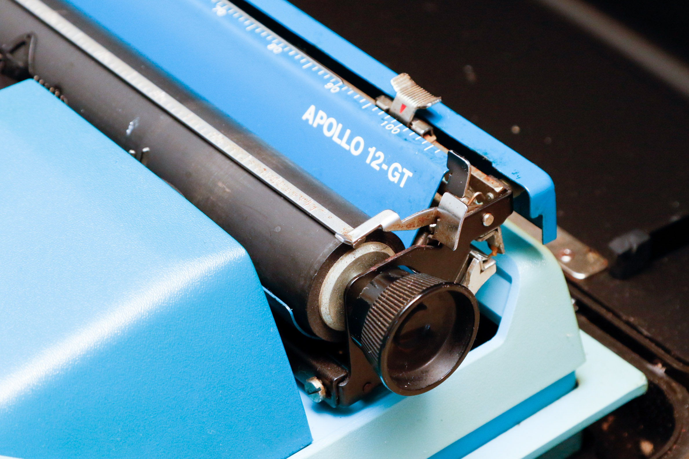 Vintage Royal Apollo 12-GT Typewriter