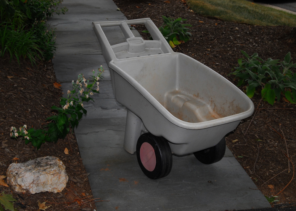 Rubbermaid Garden Cart