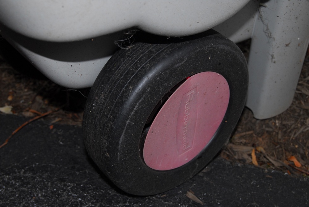 Rubbermaid Garden Cart