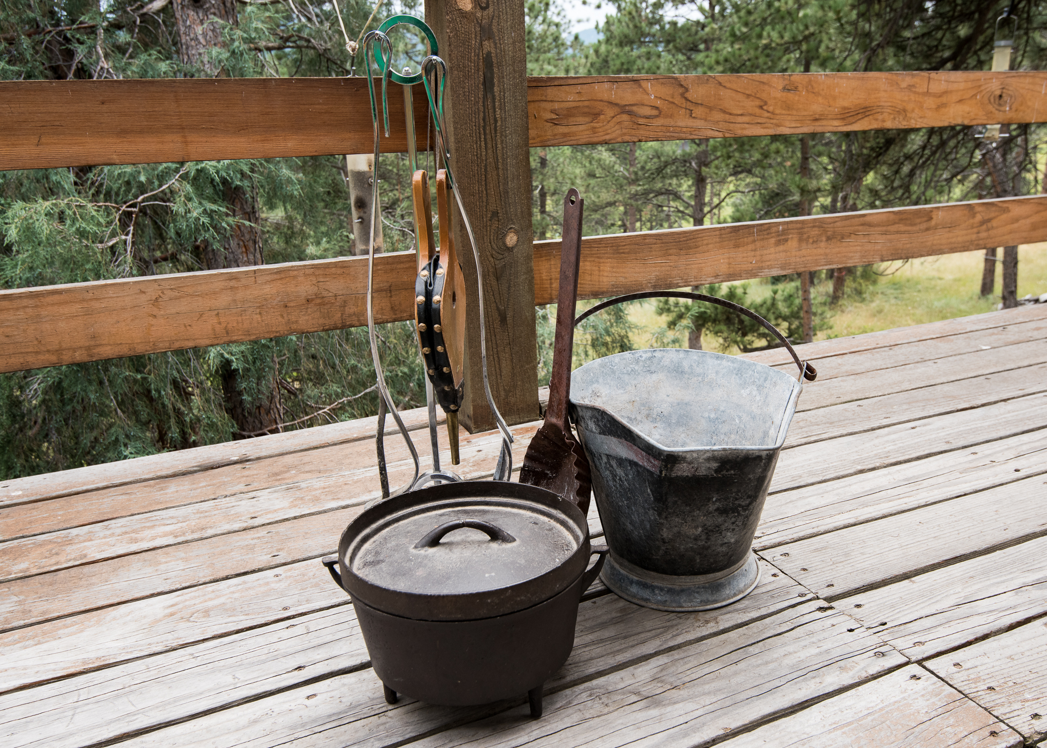 Cast Iron Pot With Lid and Shovel