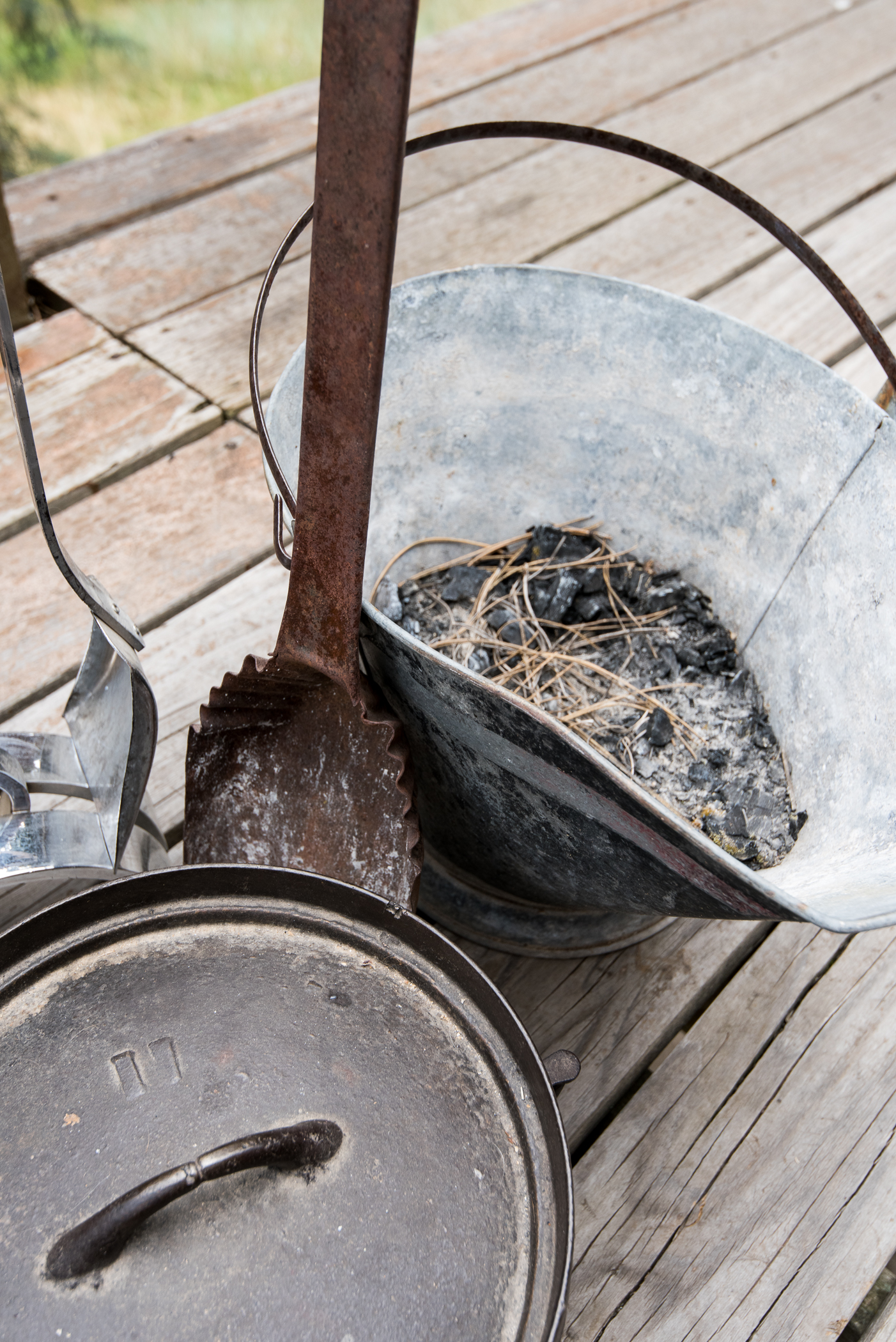 Cast Iron Pot With Lid and Shovel