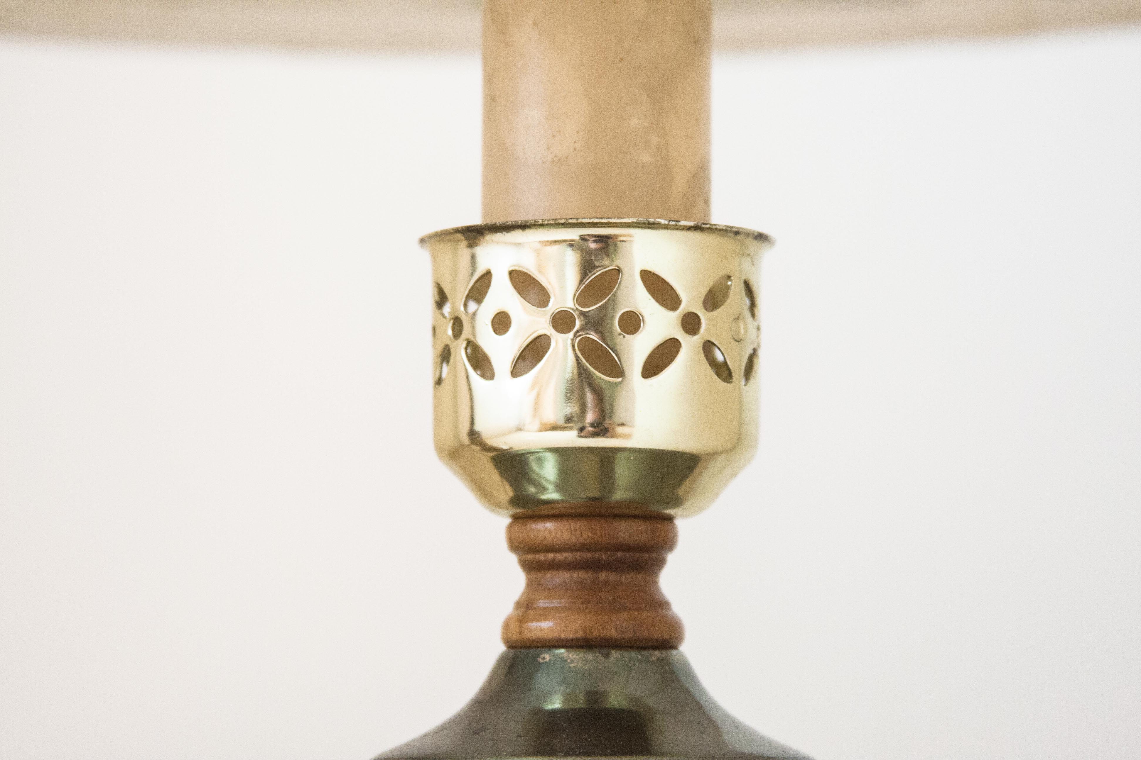 Laminate Top Side Table and Lamp