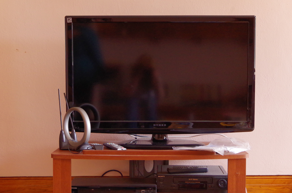 Dynex TV with VCR and Stand