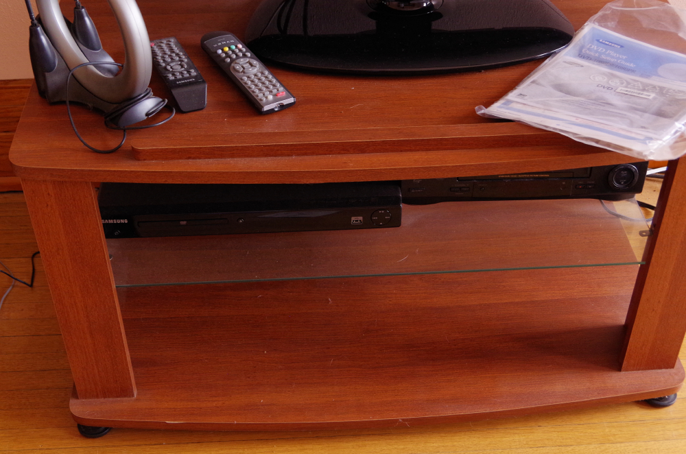 Dynex TV with VCR and Stand