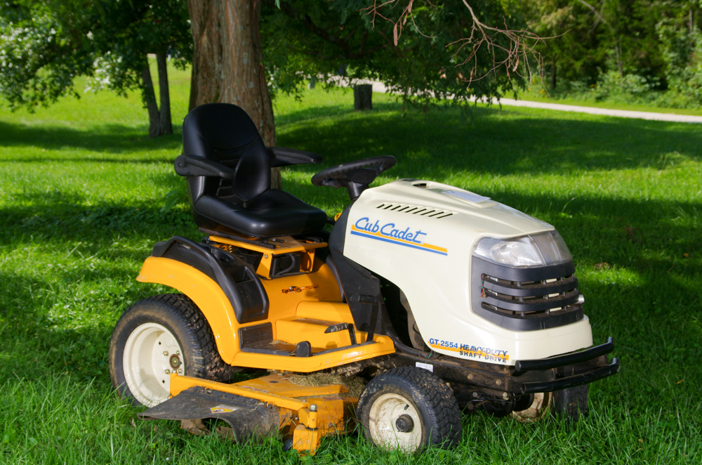 Cub cadet shaft drive garden tractor hot sale