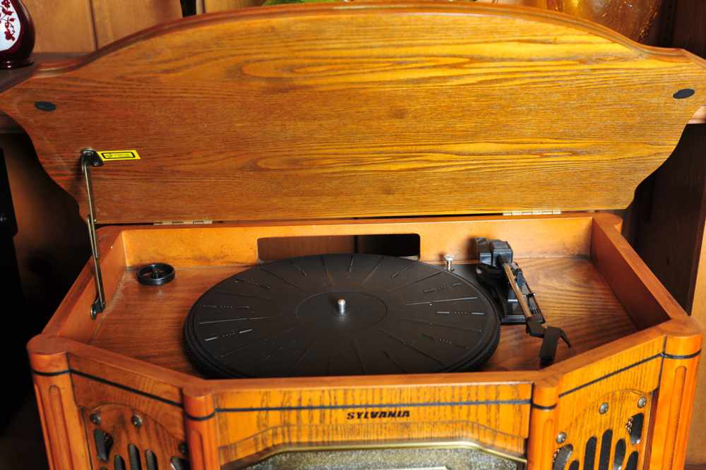 Sylvania Phonograph, Radio, Cassette, and Compact Disc Player