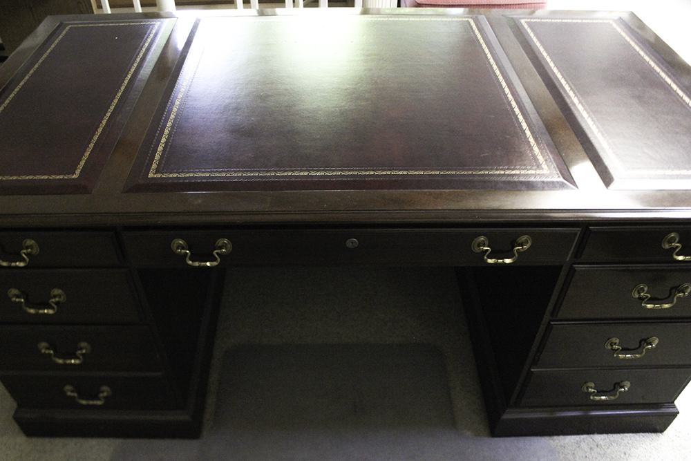 Ethan Allen Georgian Court Leather Top Executive Desk