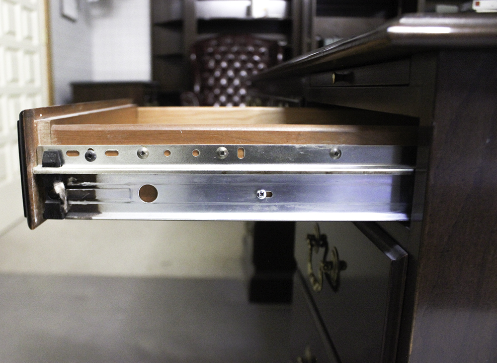 Ethan Allen Georgian Court Leather Top Executive Desk