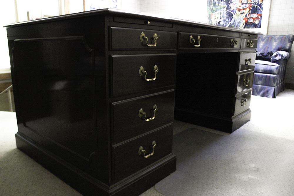 Ethan Allen Georgian Court Leather Top Executive Desk