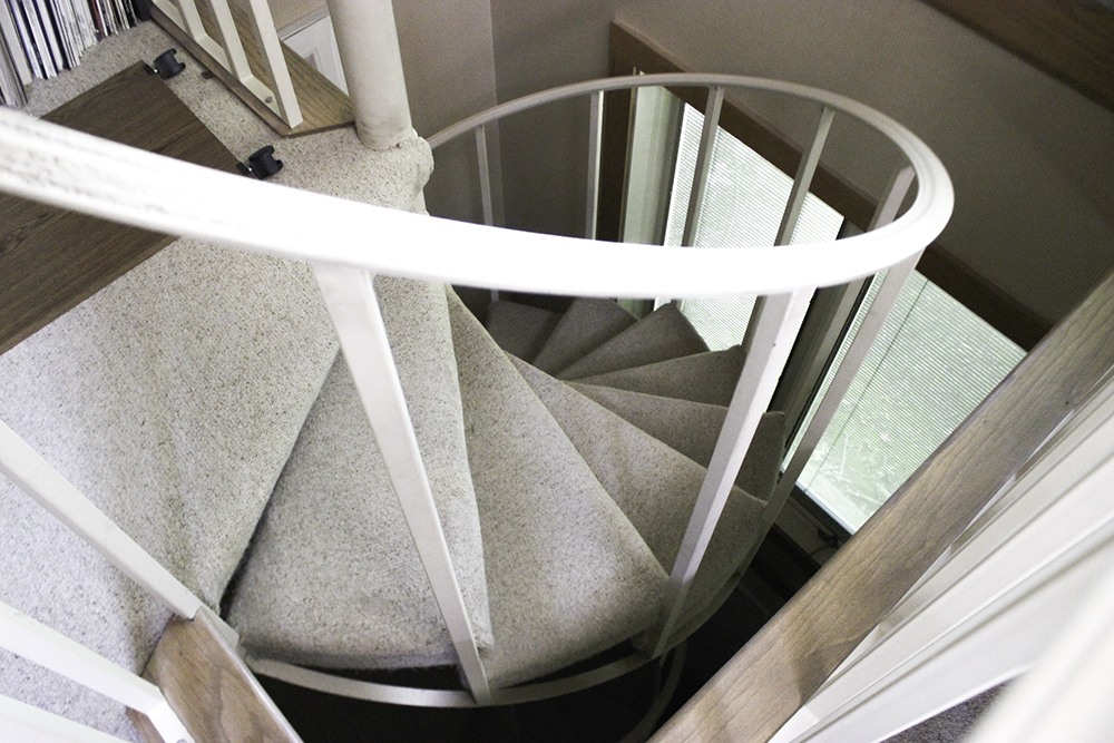 Ethan Allen Georgian Court Leather Top Executive Desk