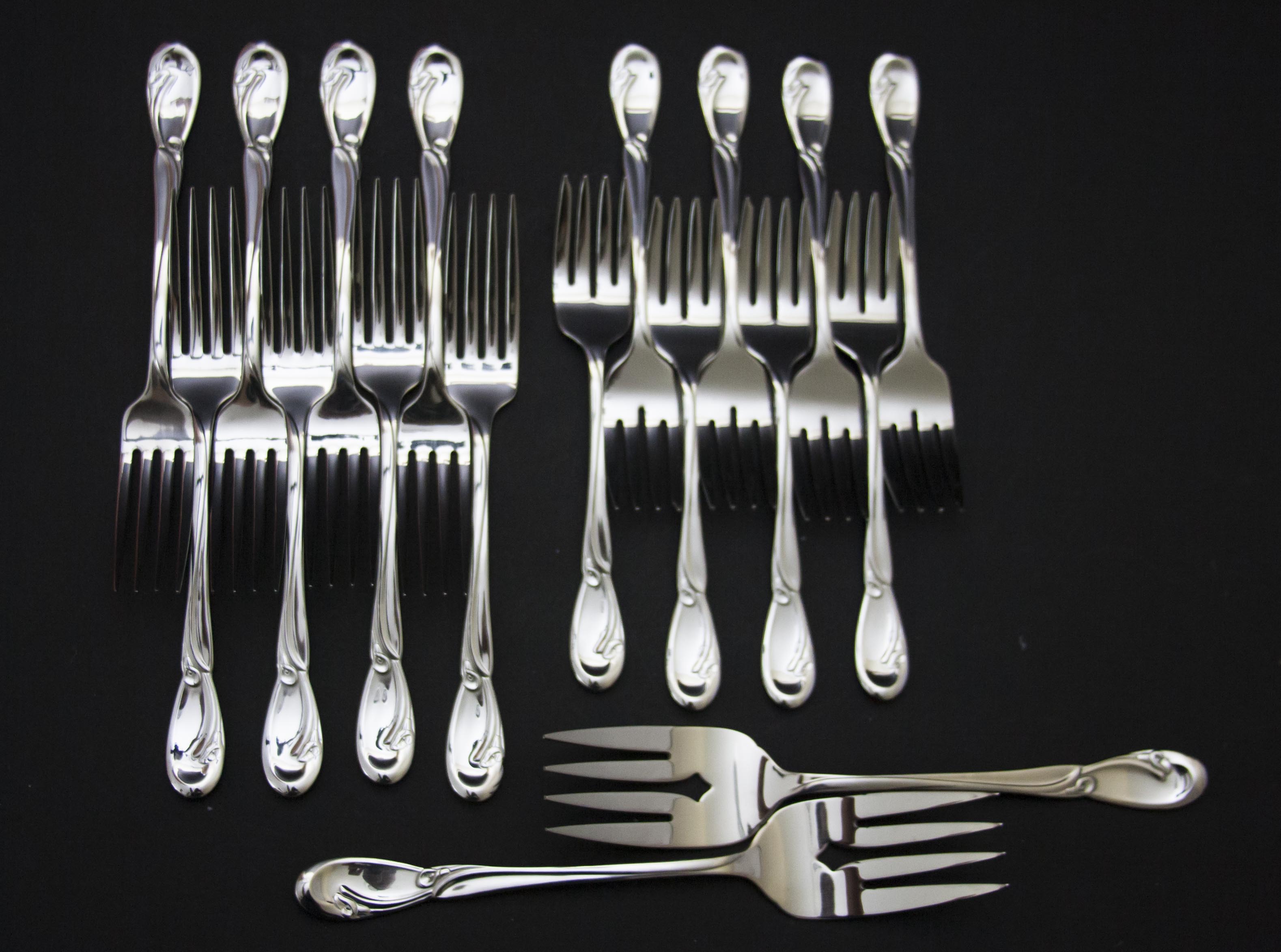 Mikasa Calla Lily China and Oneida Flatware