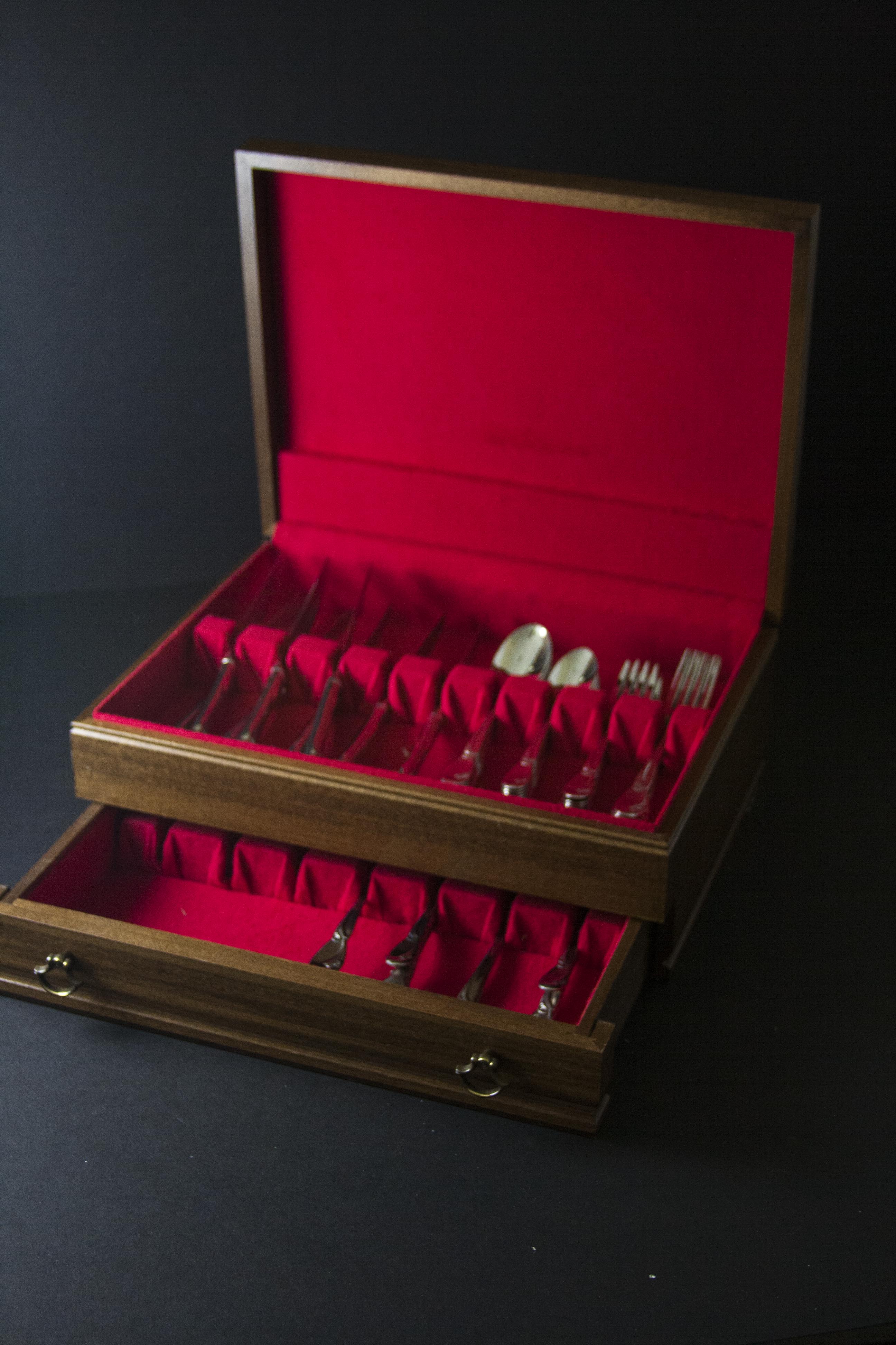 Mikasa Calla Lily China and Oneida Flatware