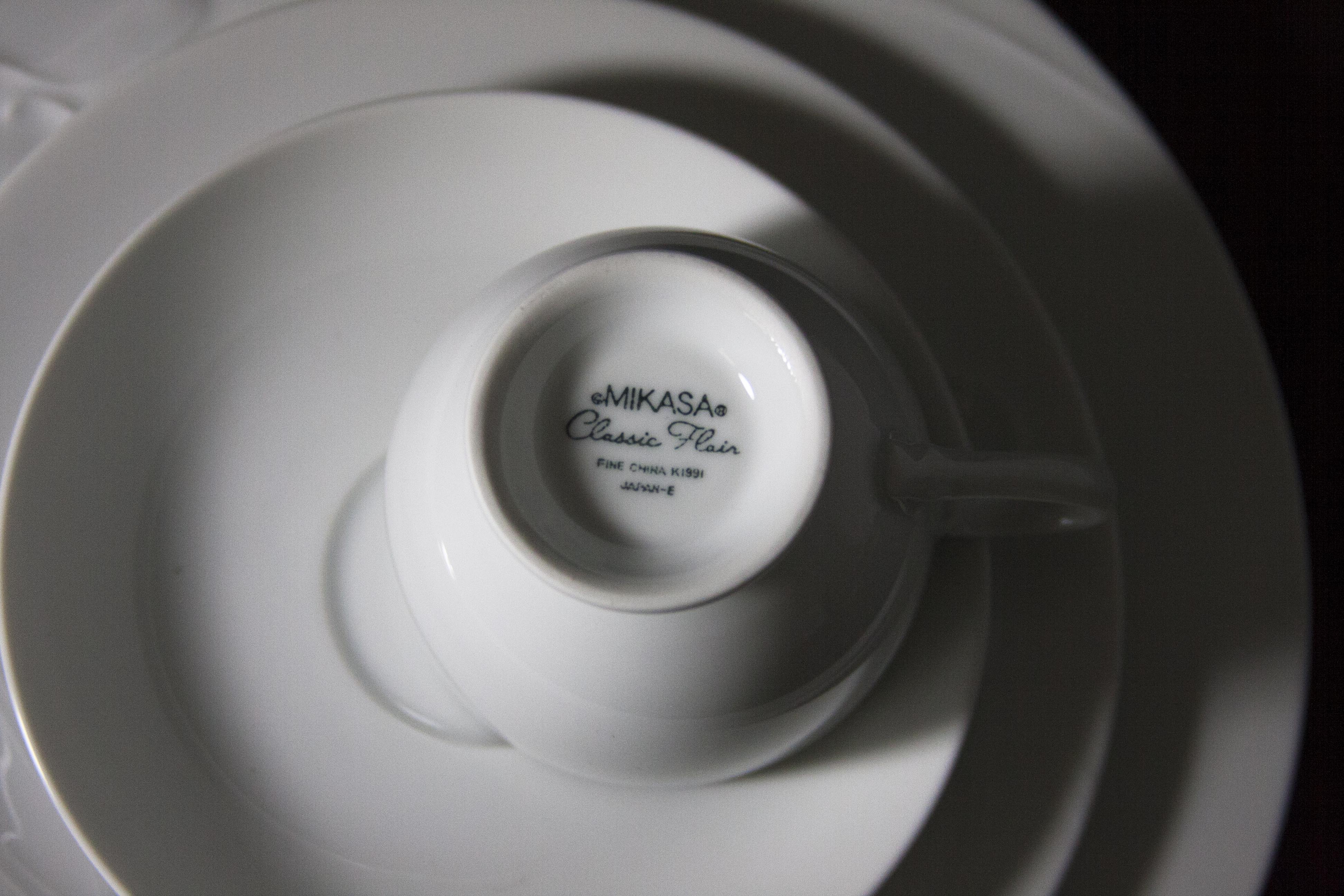 Mikasa Calla Lily China and Oneida Flatware