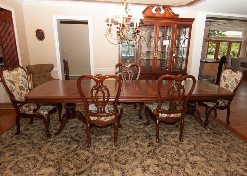 Thomasville Kent Park Dining Room Set